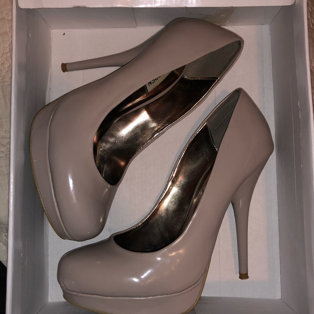 Platform pumps.